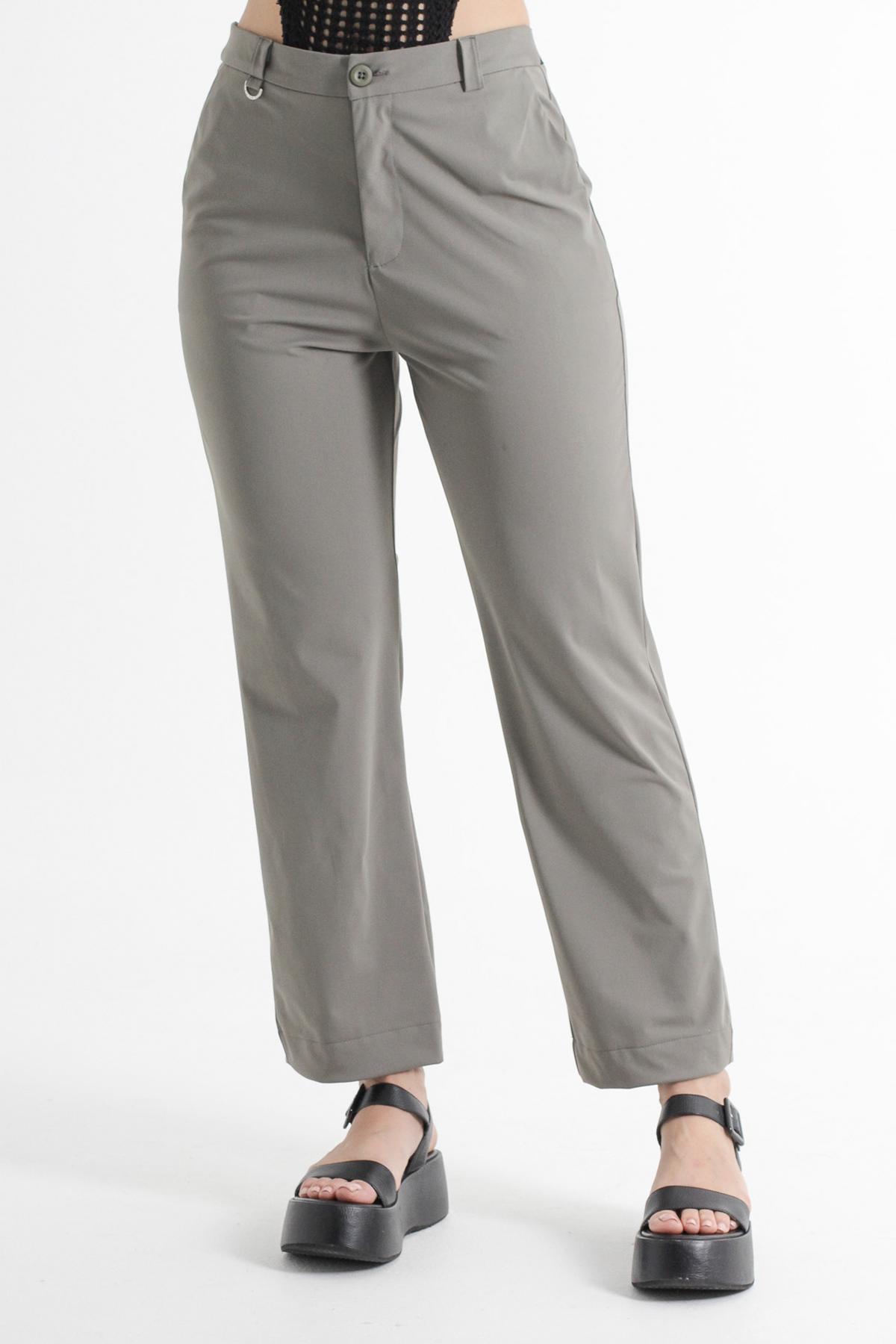 PANTALÓN BOTA RECTA CON BOLSILLO DIAGONAL