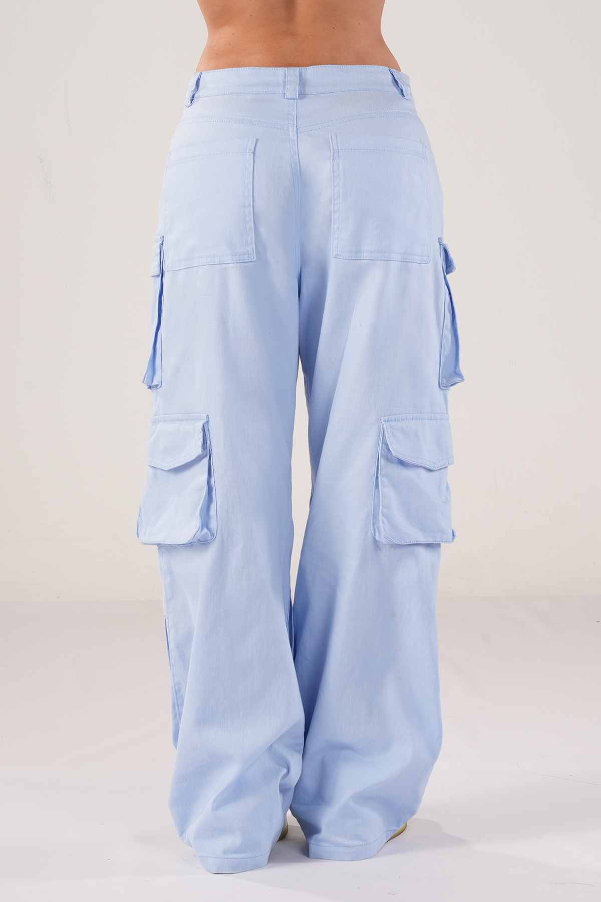 PANTALÓN CARGO TIRO ALTO