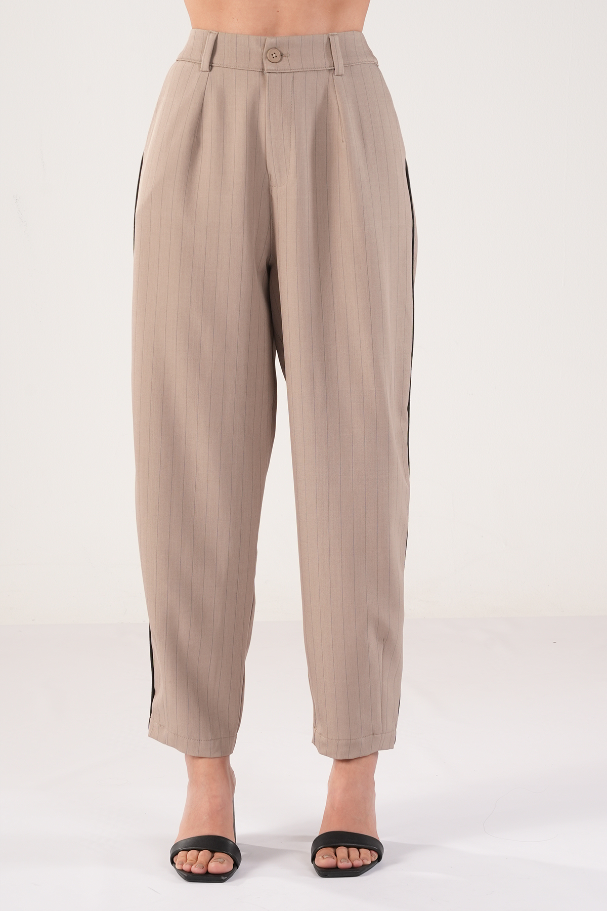 PANTALÓN TIPO BAGGY