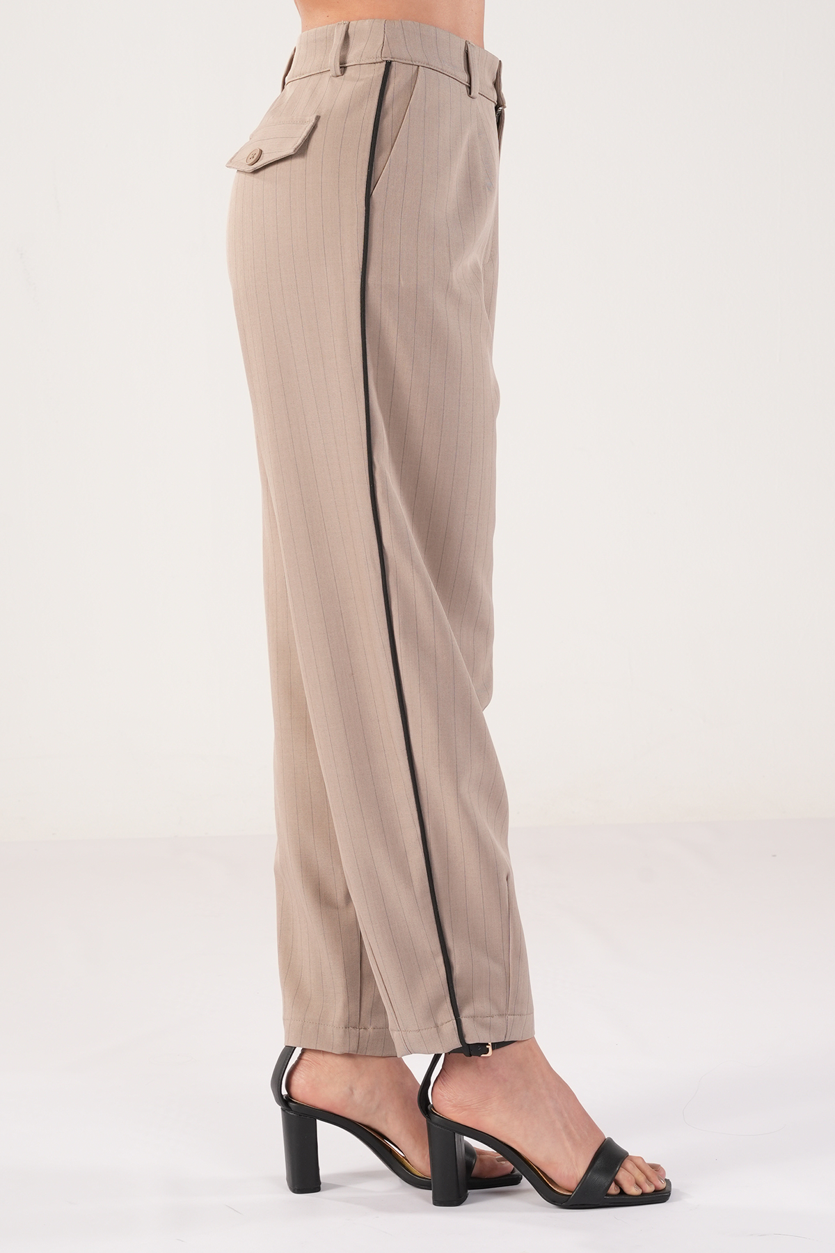 PANTALÓN TIPO BAGGY