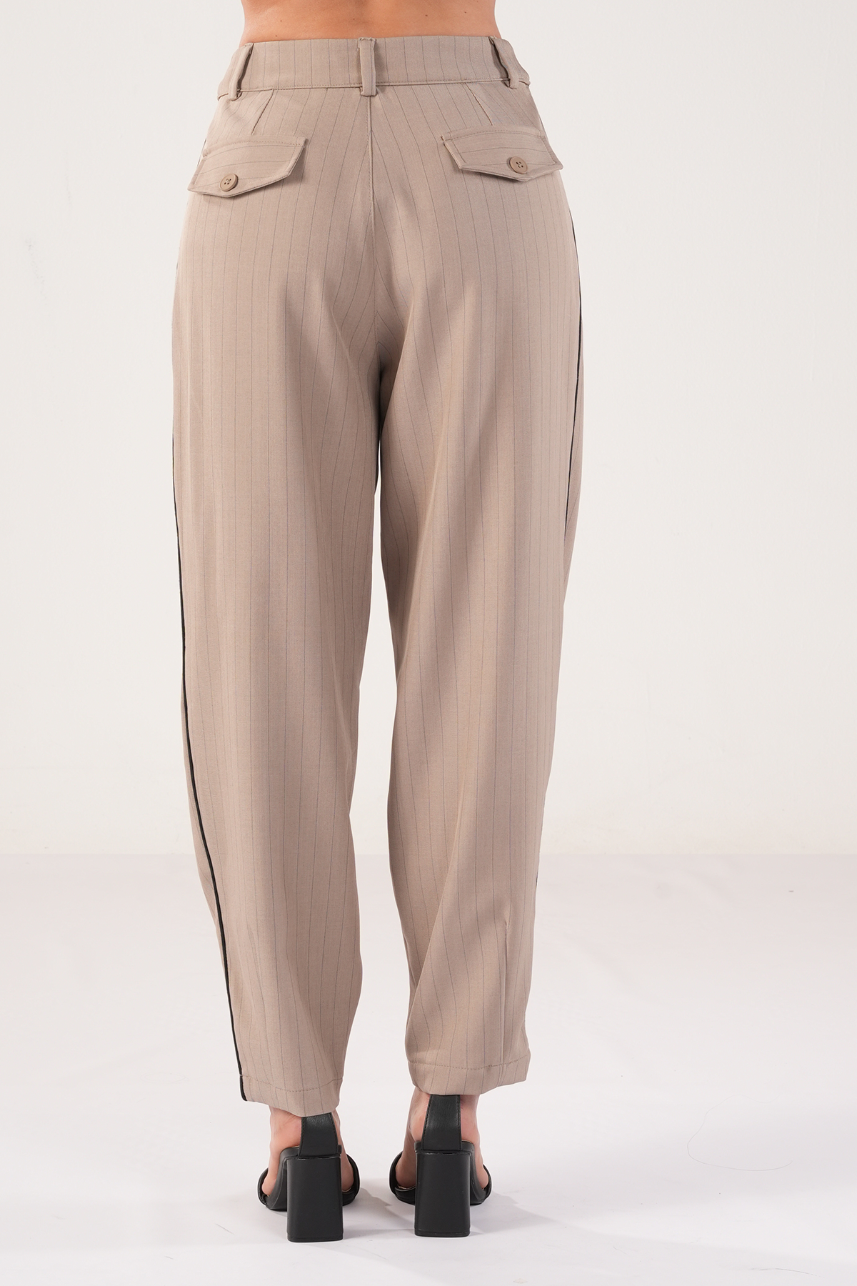 PANTALÓN TIPO BAGGY