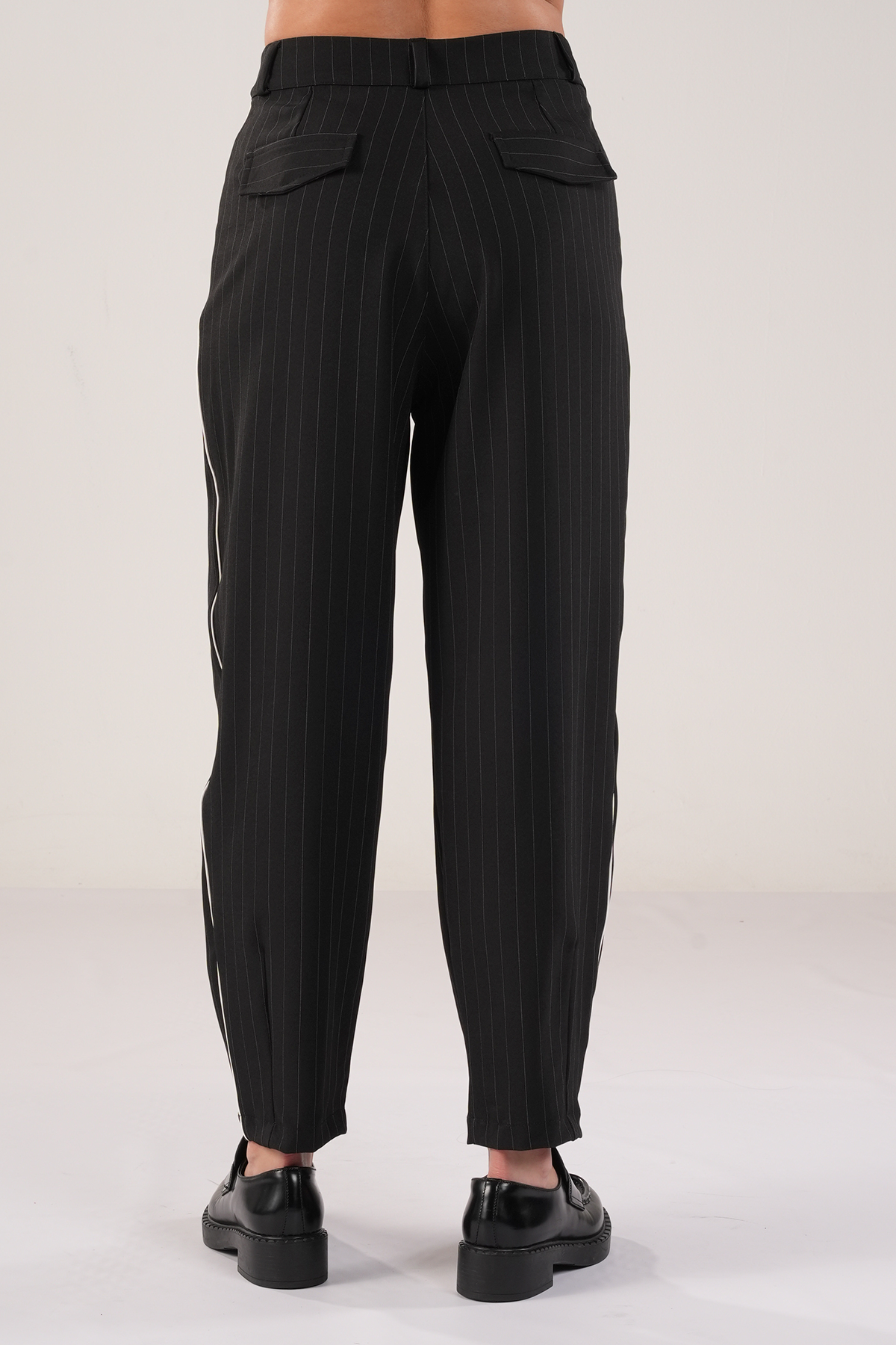 PANTALÓN TIPO BAGGY