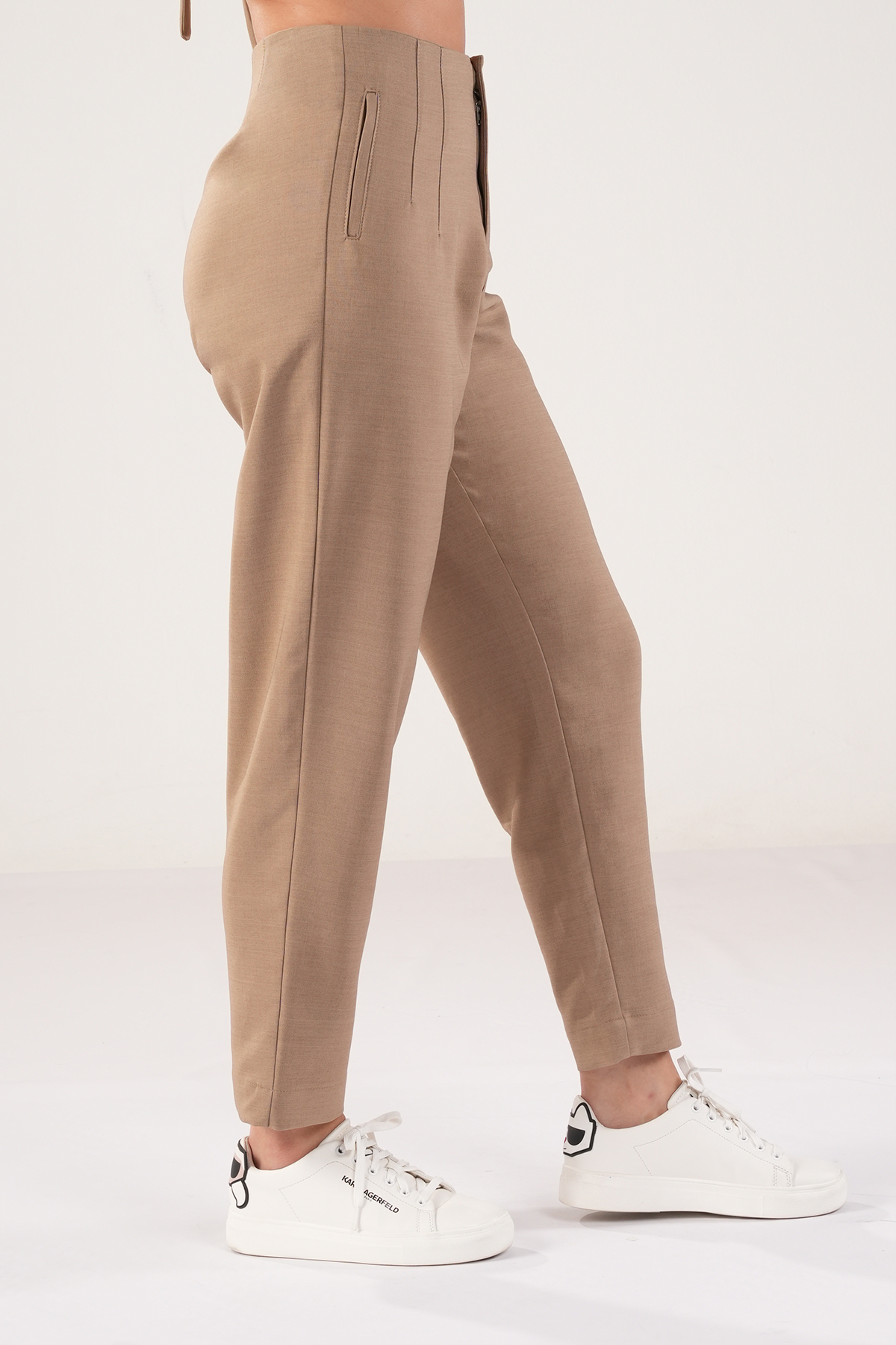 PANTALÓN CON PINZAS AVANTI