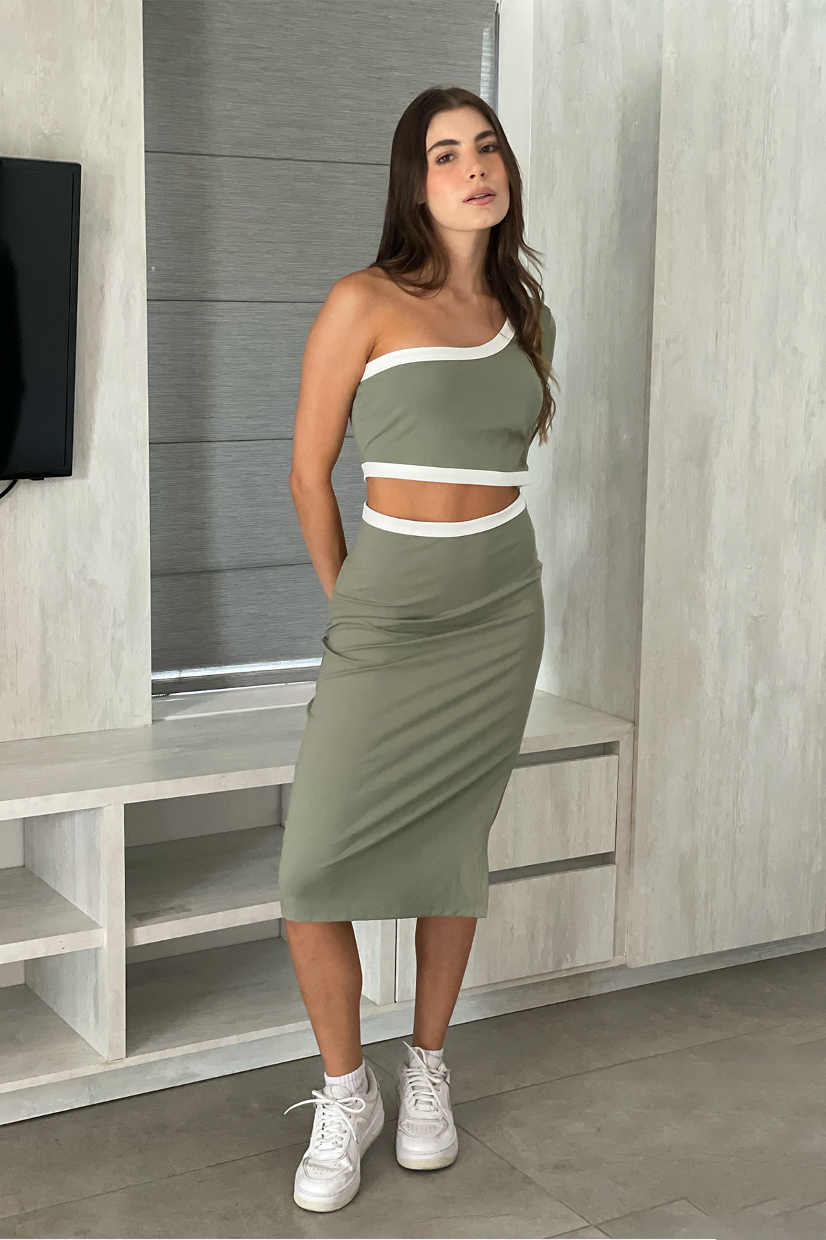 VESTIDO ESCOTE MEDIO BESO