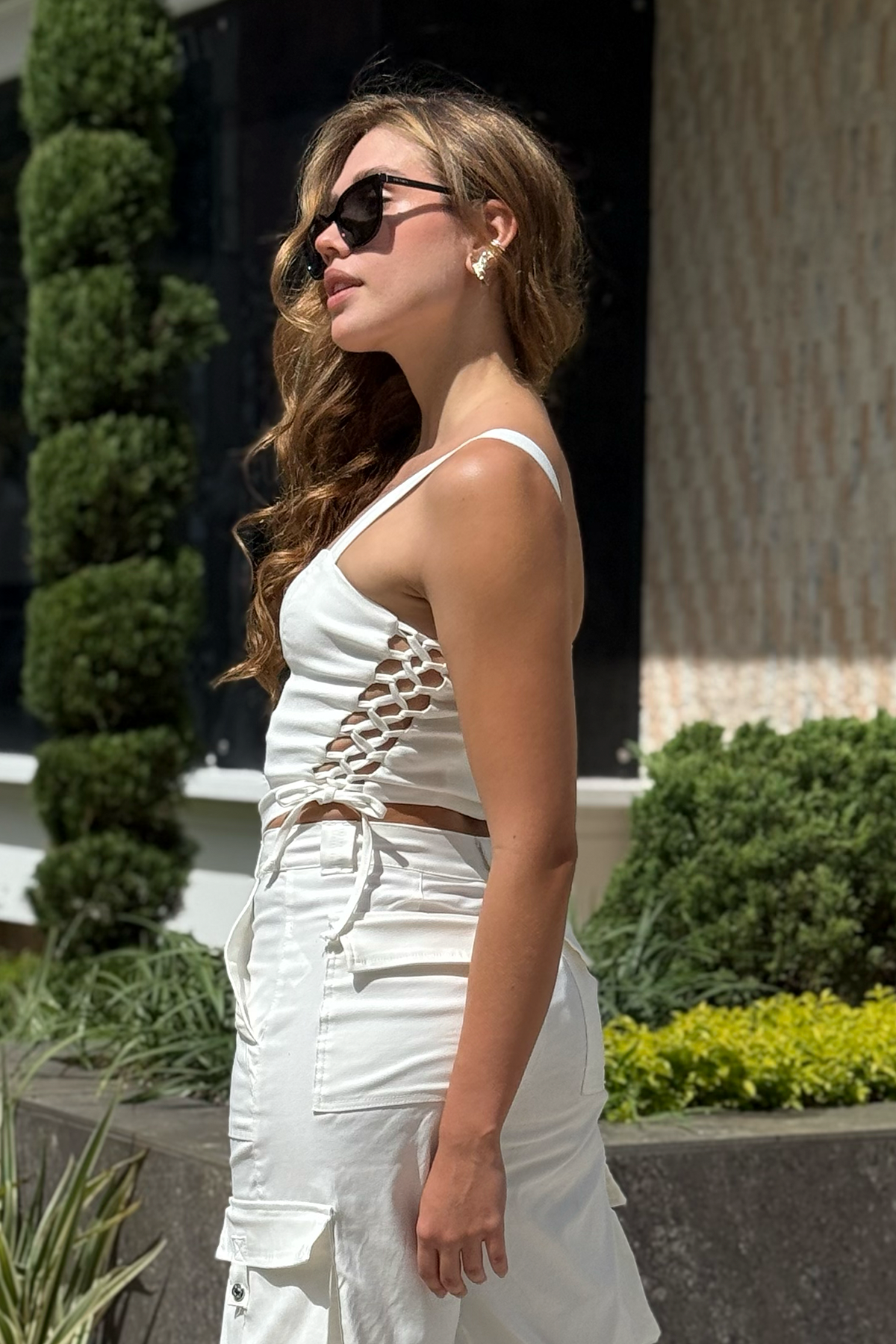 BLUSA CARGADERA CON BROCHES ADELANTE