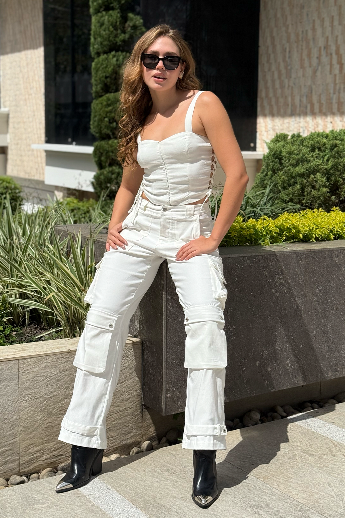 BLUSA CARGADERA CON BROCHES ADELANTE