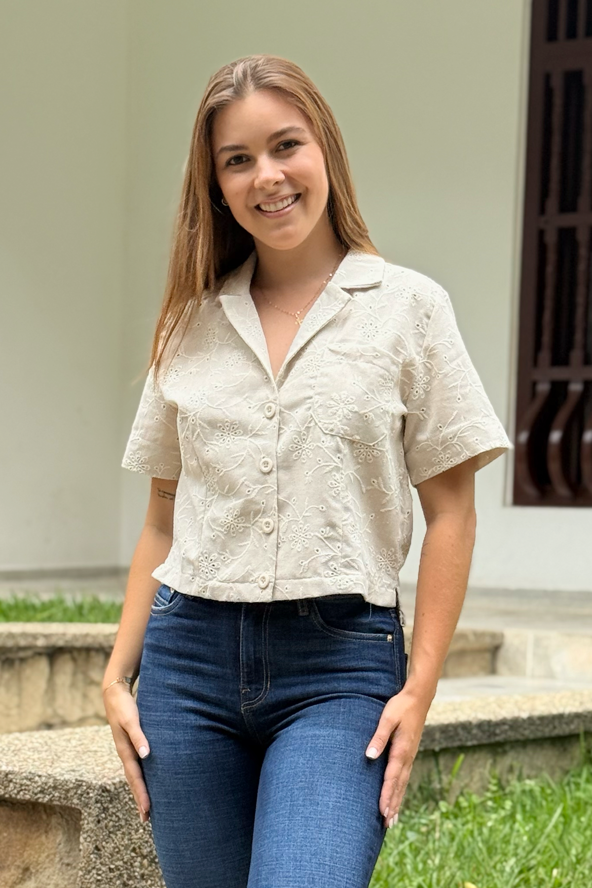 CAMISA CORTA CON CUELLO