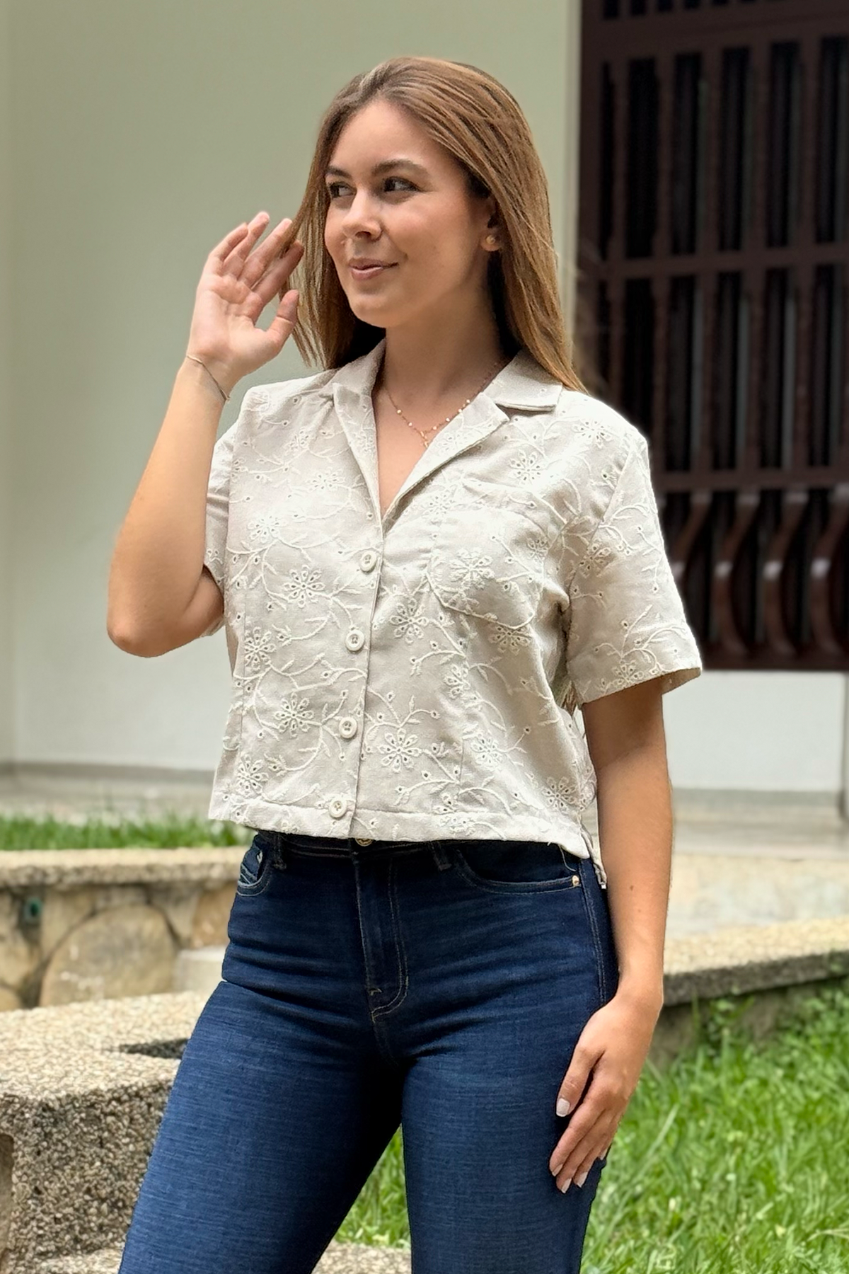 CAMISA CORTA CON CUELLO