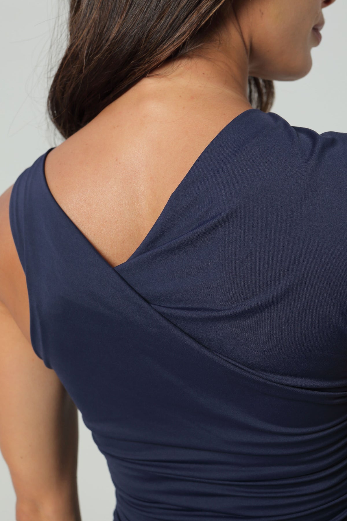 Blusa asimétrica con recogido