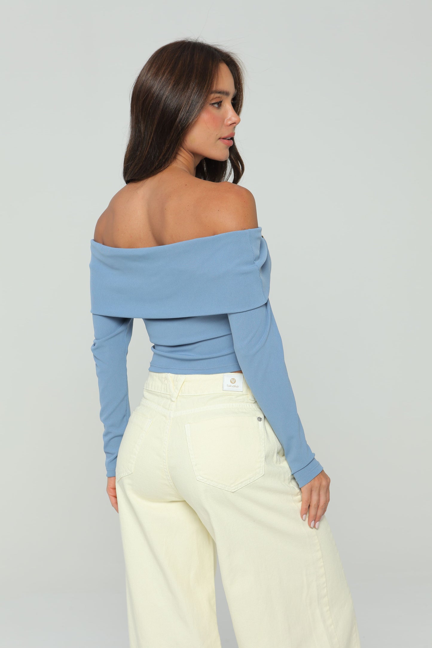 Blusa escote bandeja con hebilla