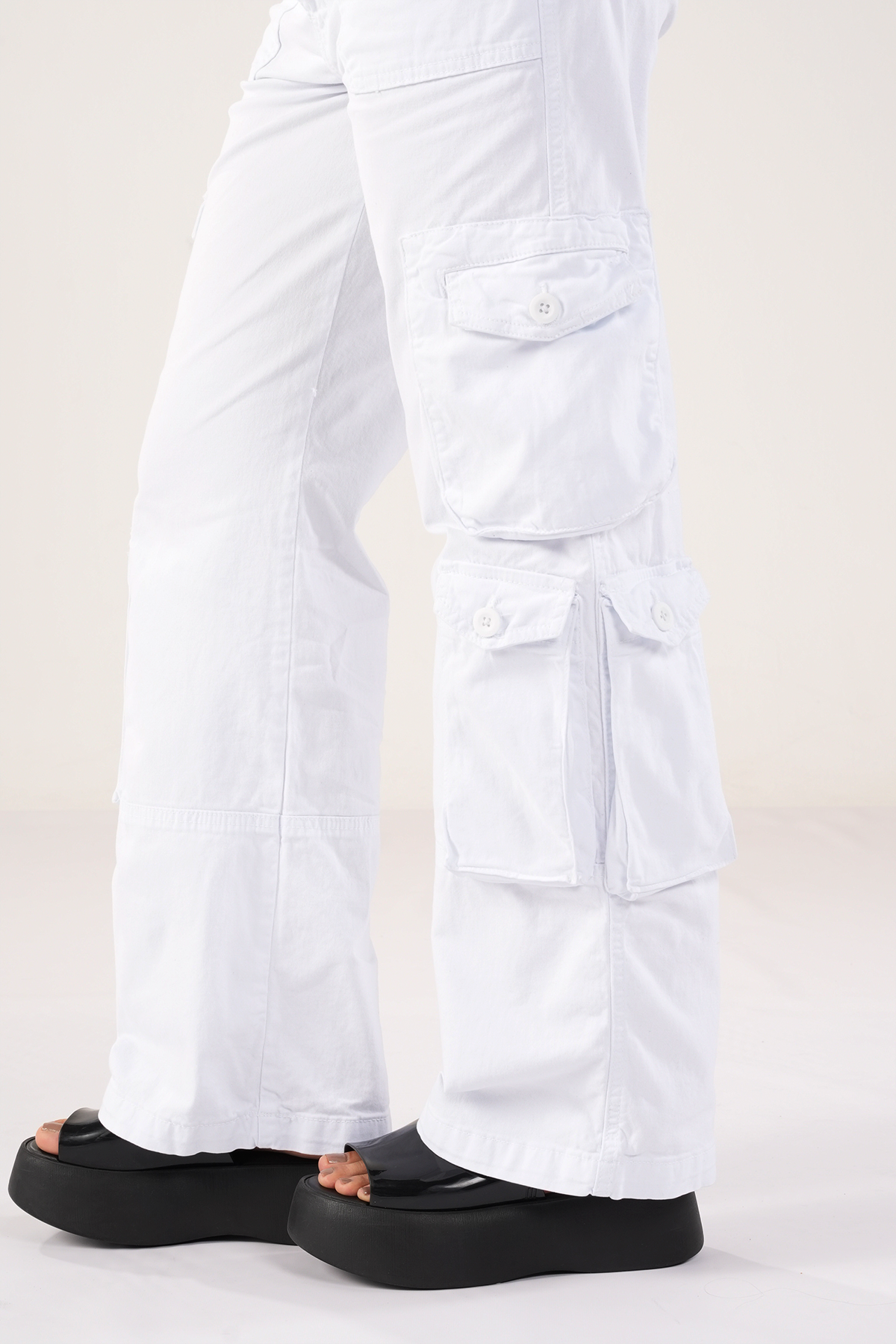 PANTALÓN CARGO CON CORREA