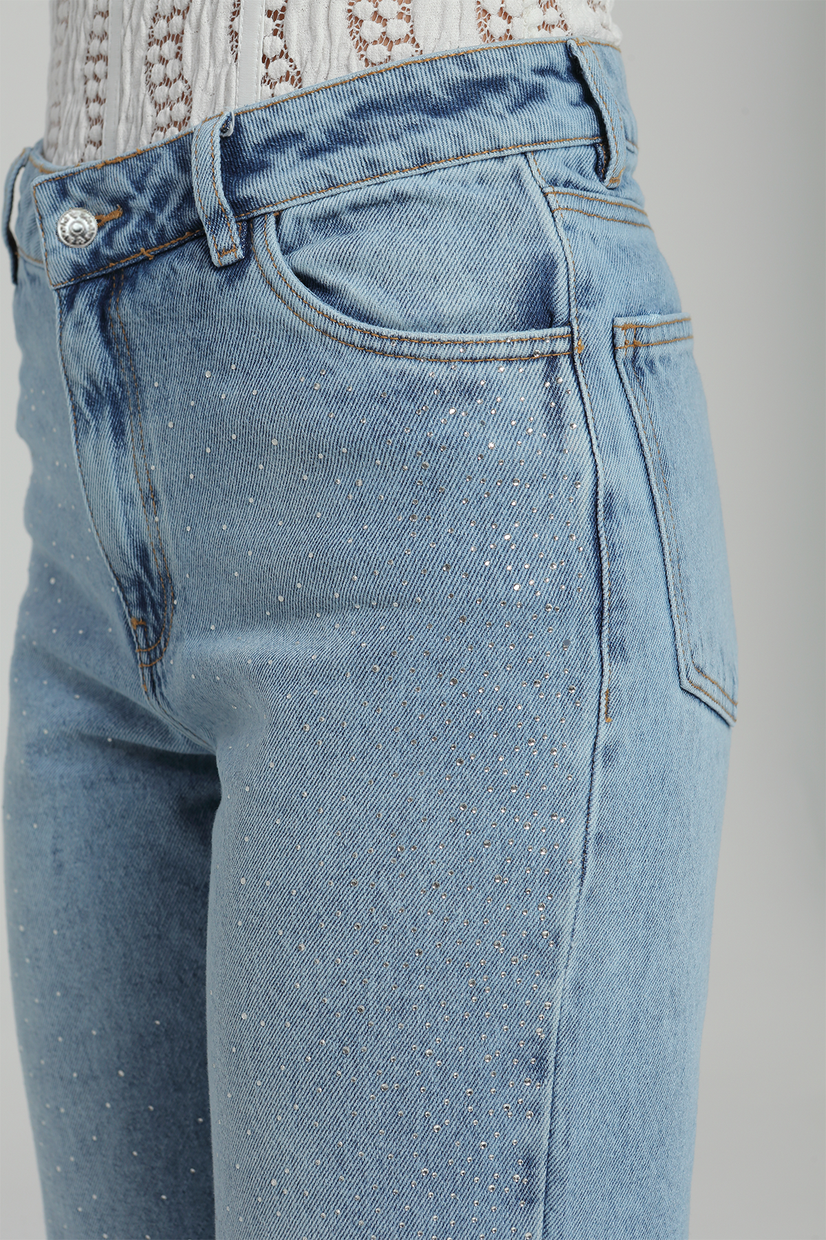 JEANS TIRO ALTO BRILLO