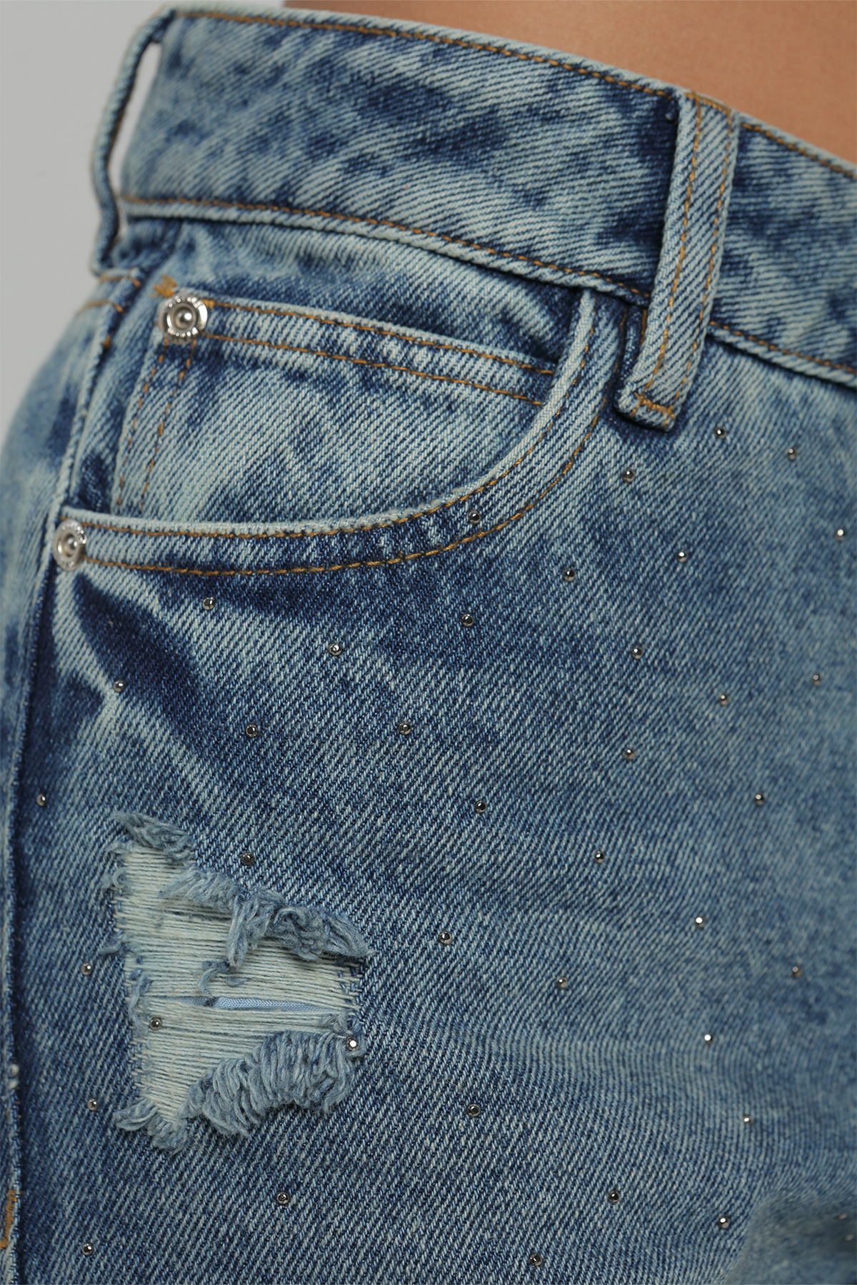 JEAN MOM FIT TIRO ALTO BRILLO
