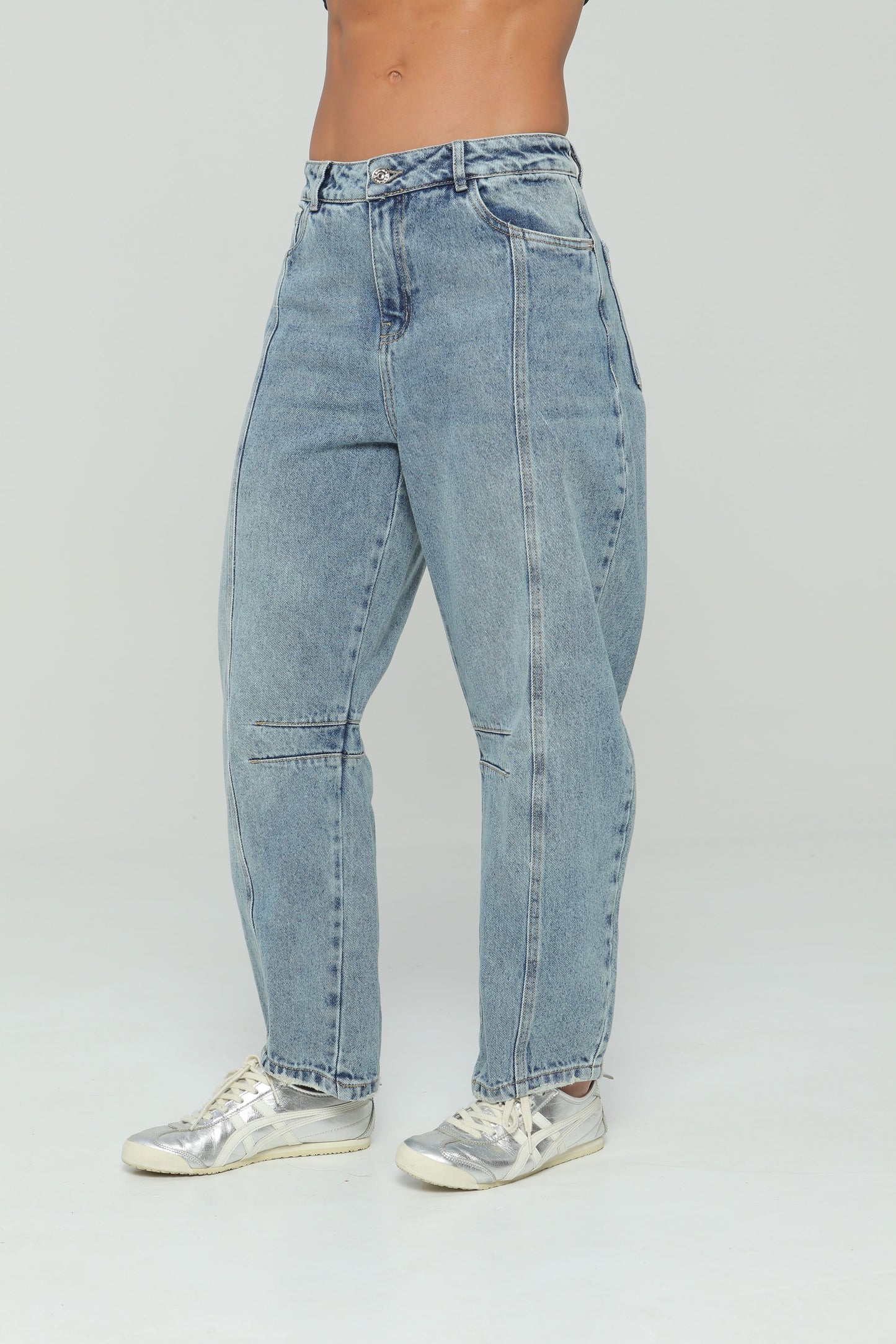 Jeans barrel con pinzas