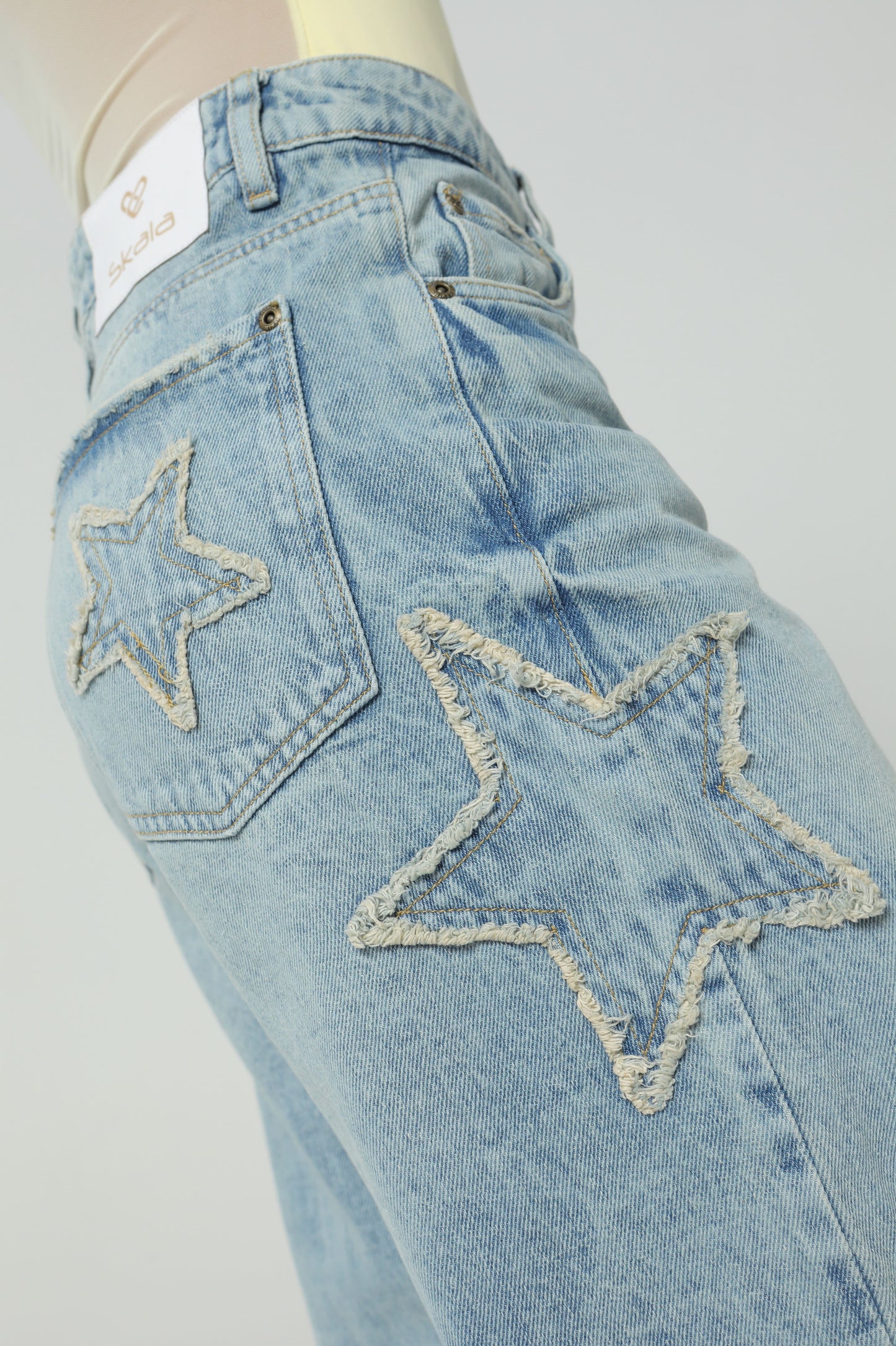 Jeans baggy con estrellas