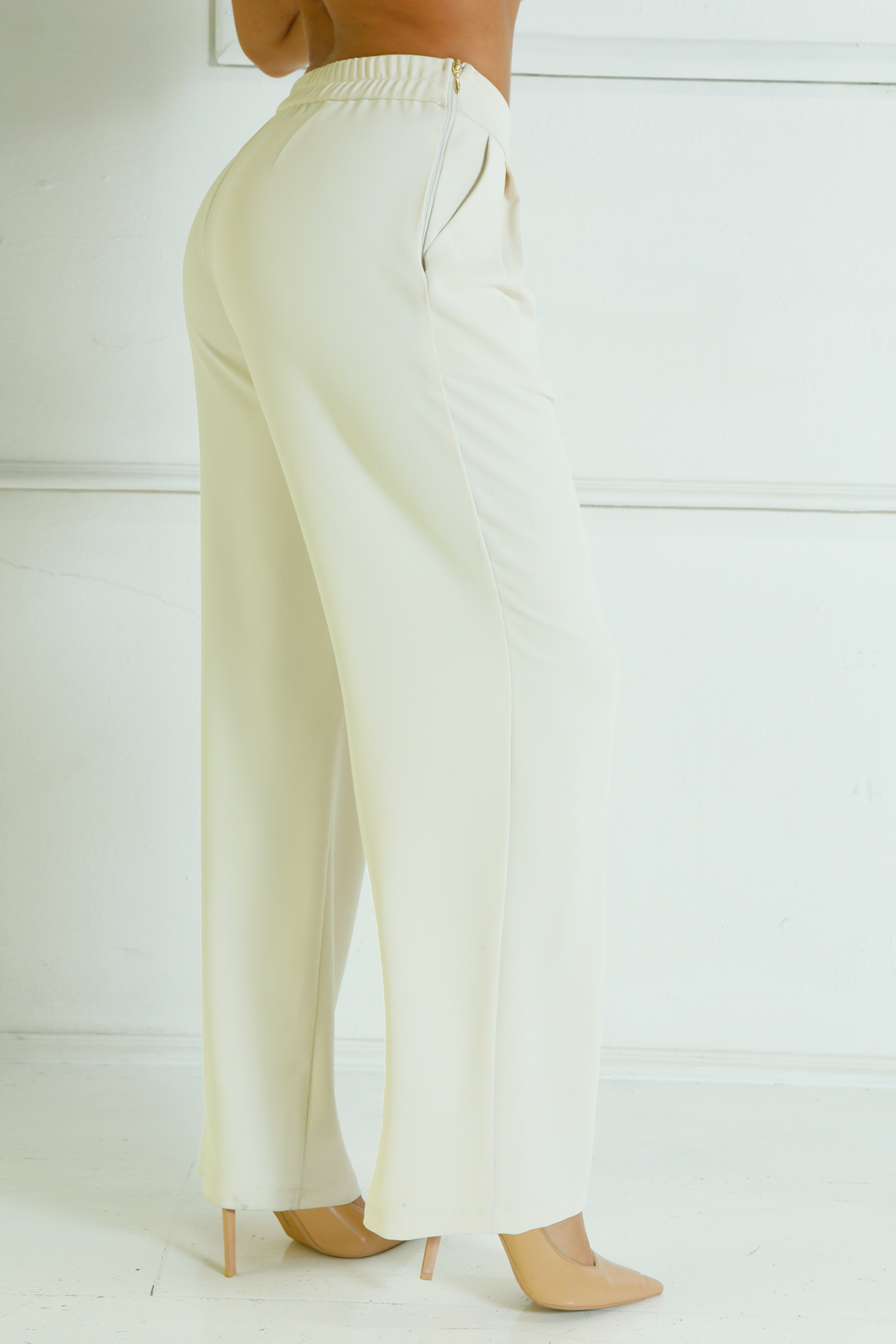 PANTALÓN TIRO ALTO DE PINZAS