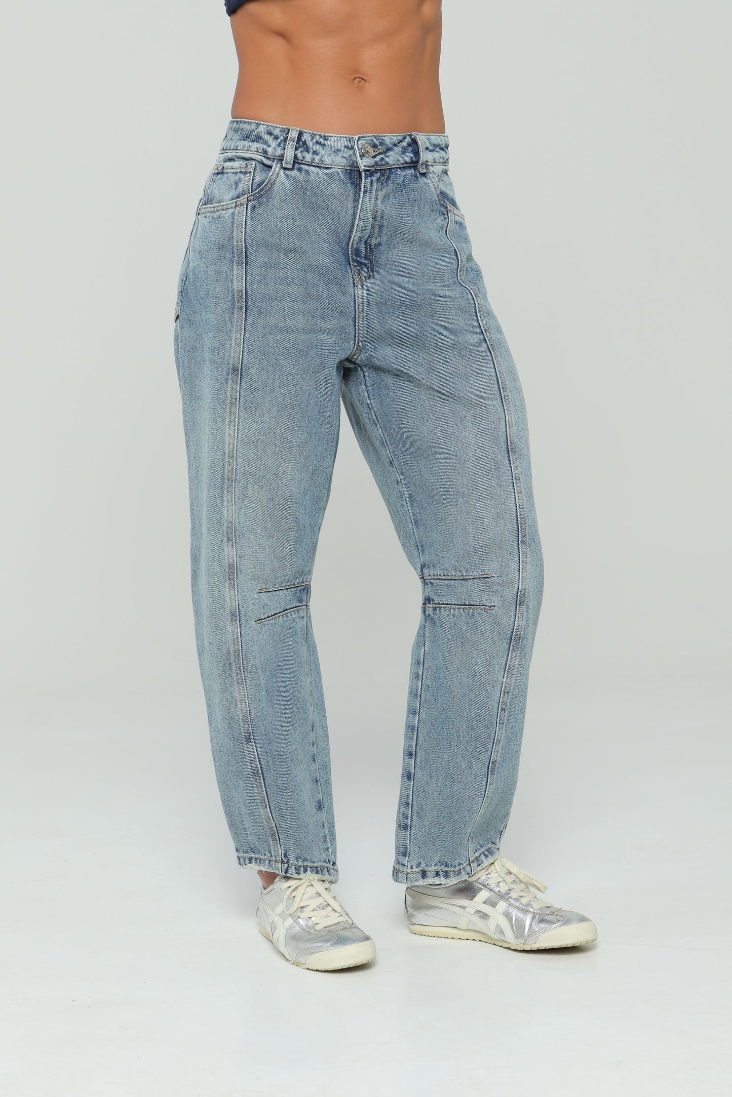 Jeans barrel con pinzas