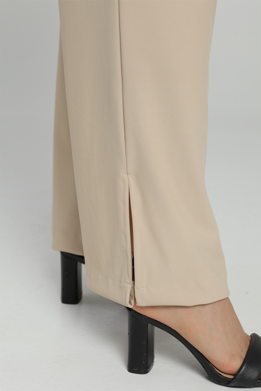 PANTALÓN TIRO ALTO BOTA RECTA