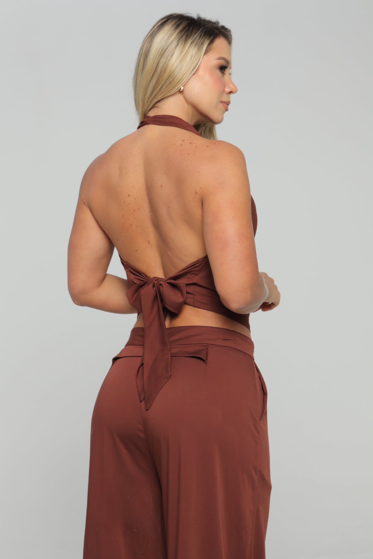 Blusa Drapeada con Escote en Espalda