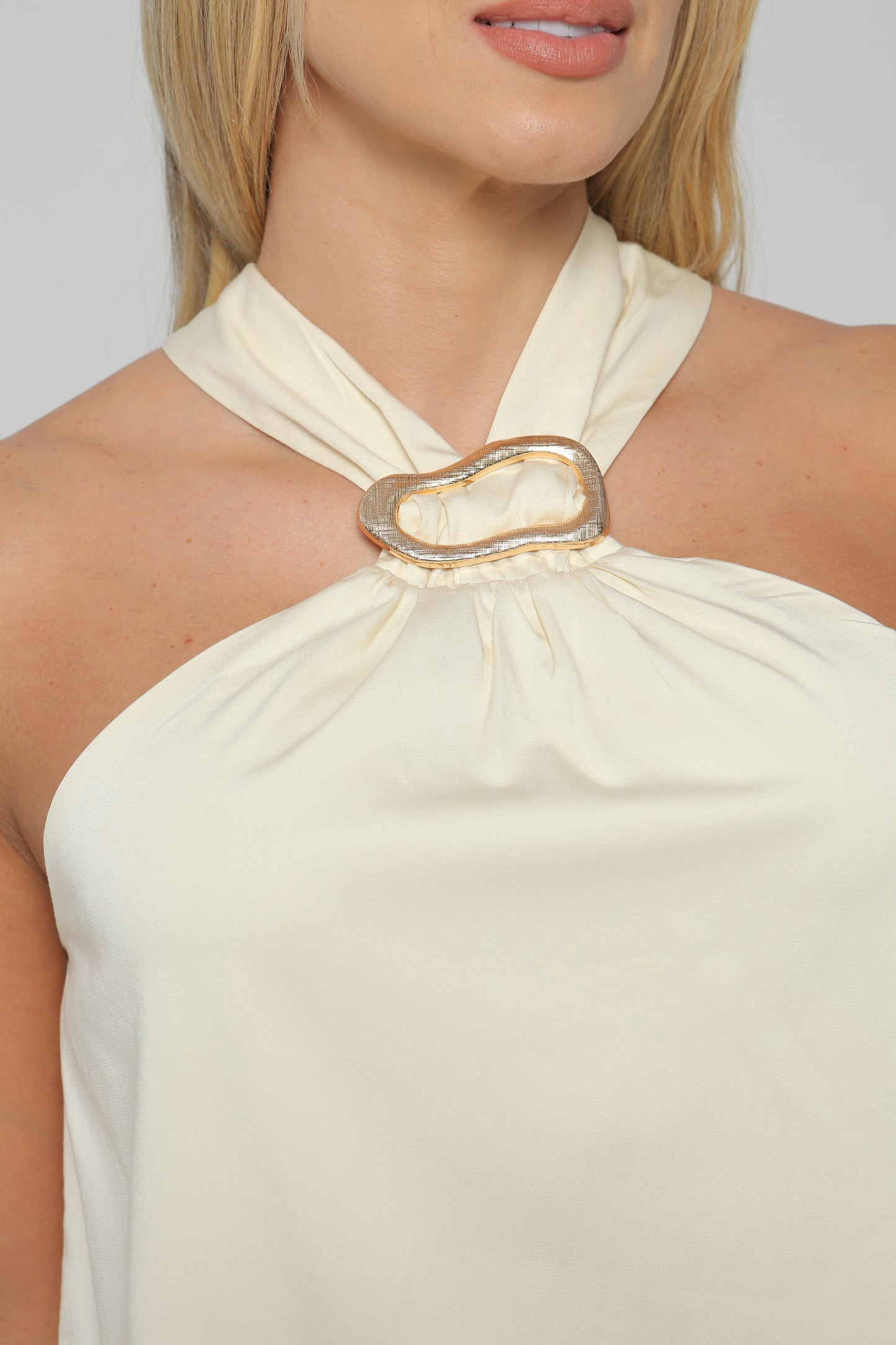 Blusa Halter Con Hebilla Mantequilla, Vino Tinto, Negro Skala