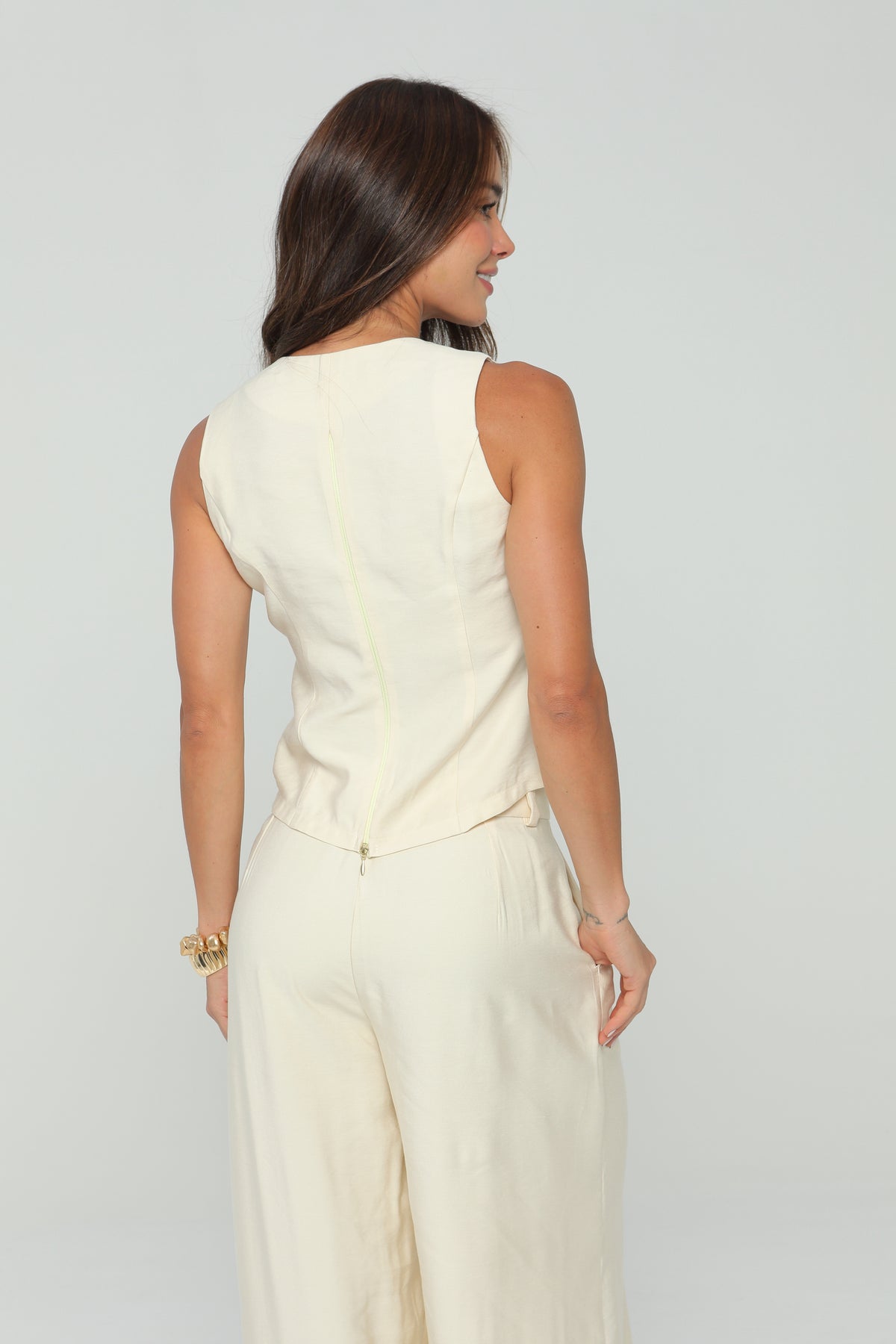 Blusa con Botones Decorativos en Frente
