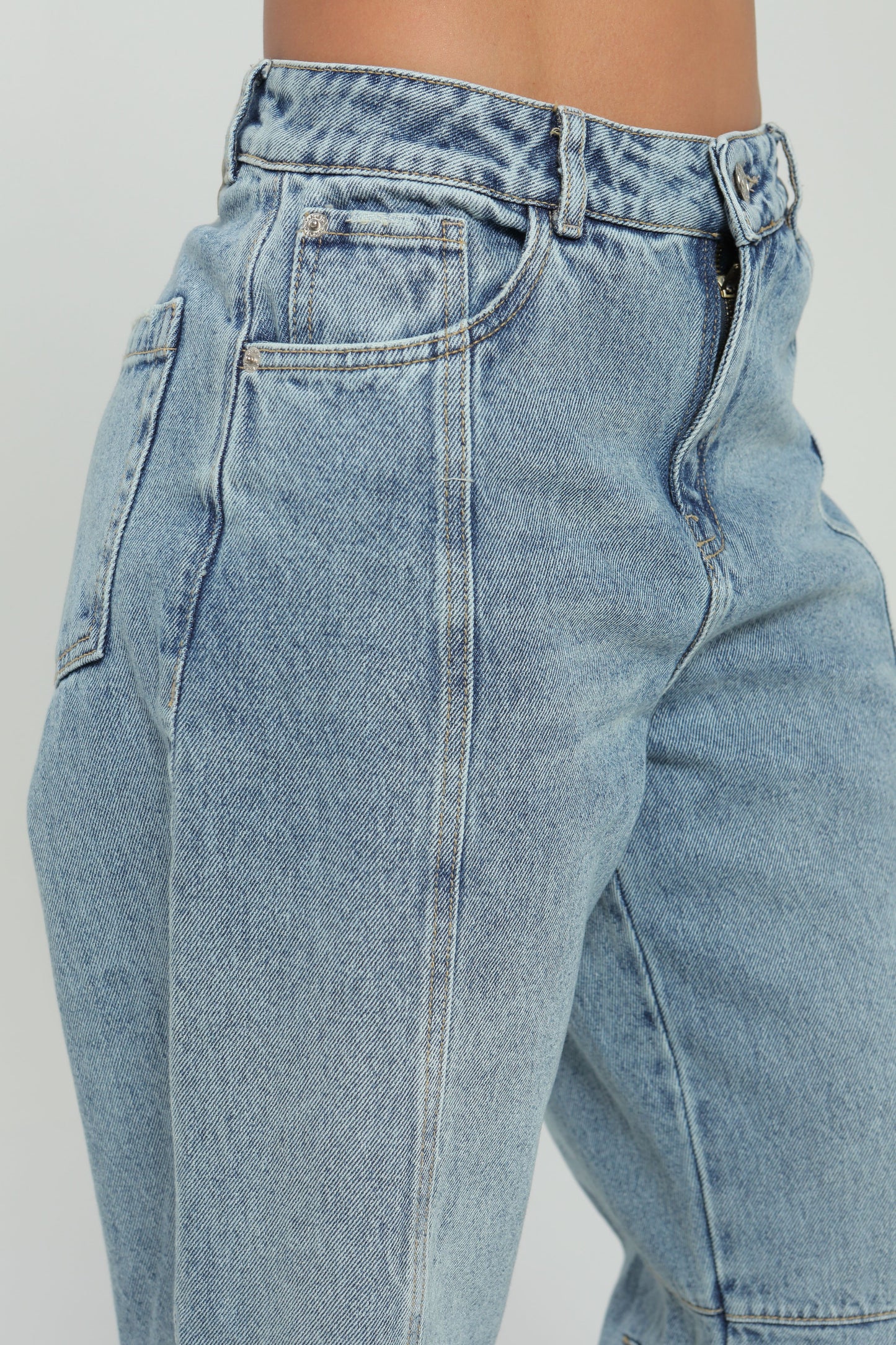 Jeans barrel con pinzas