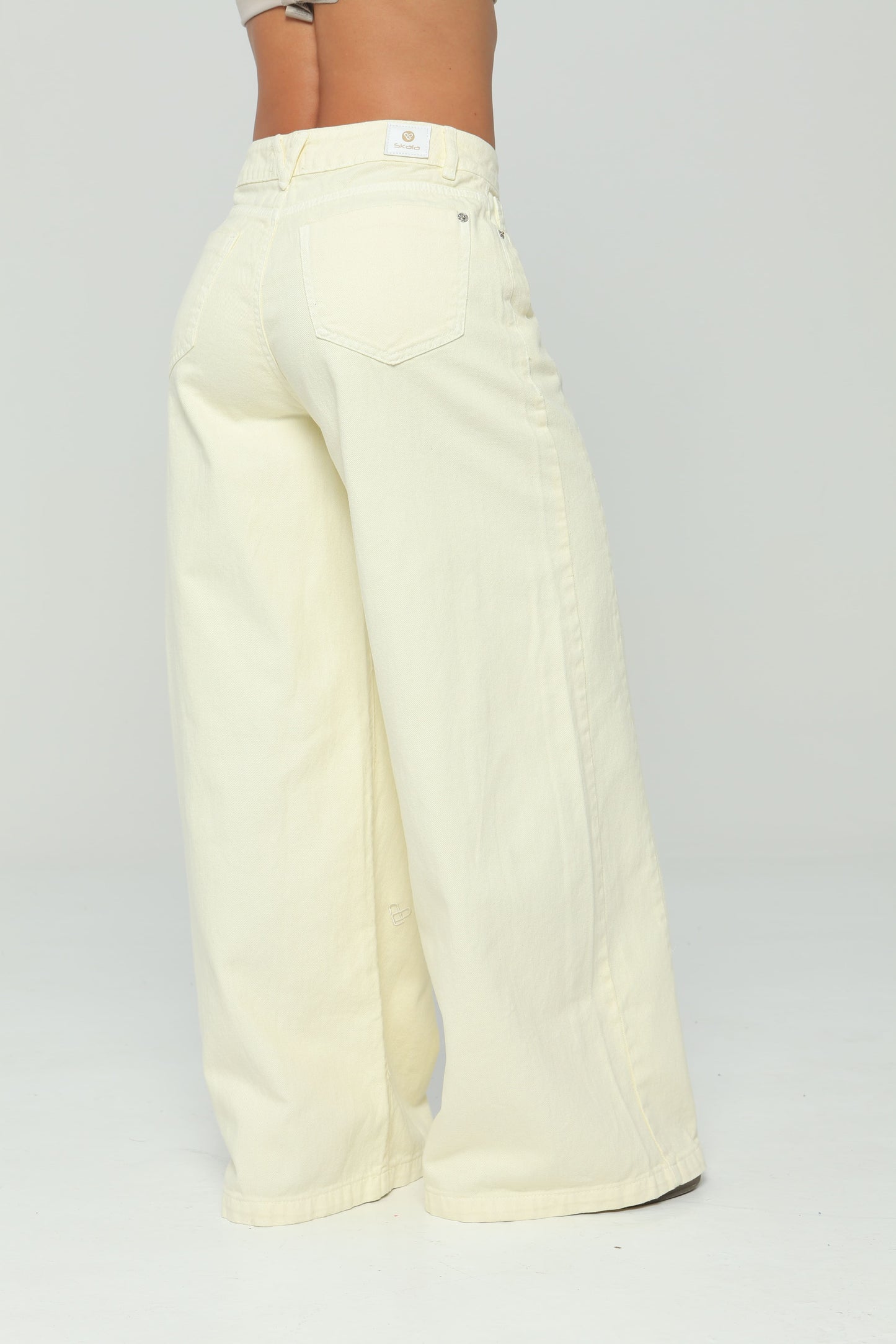 Pantalón palazzo con bordado en delantero