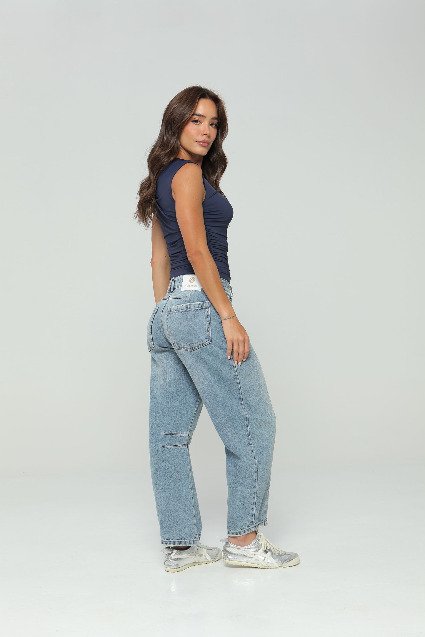 Jeans barrel con pinzas