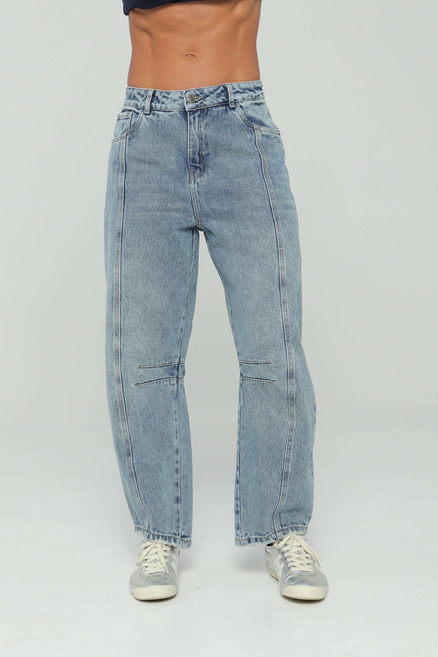 Jeans barrel con pinzas