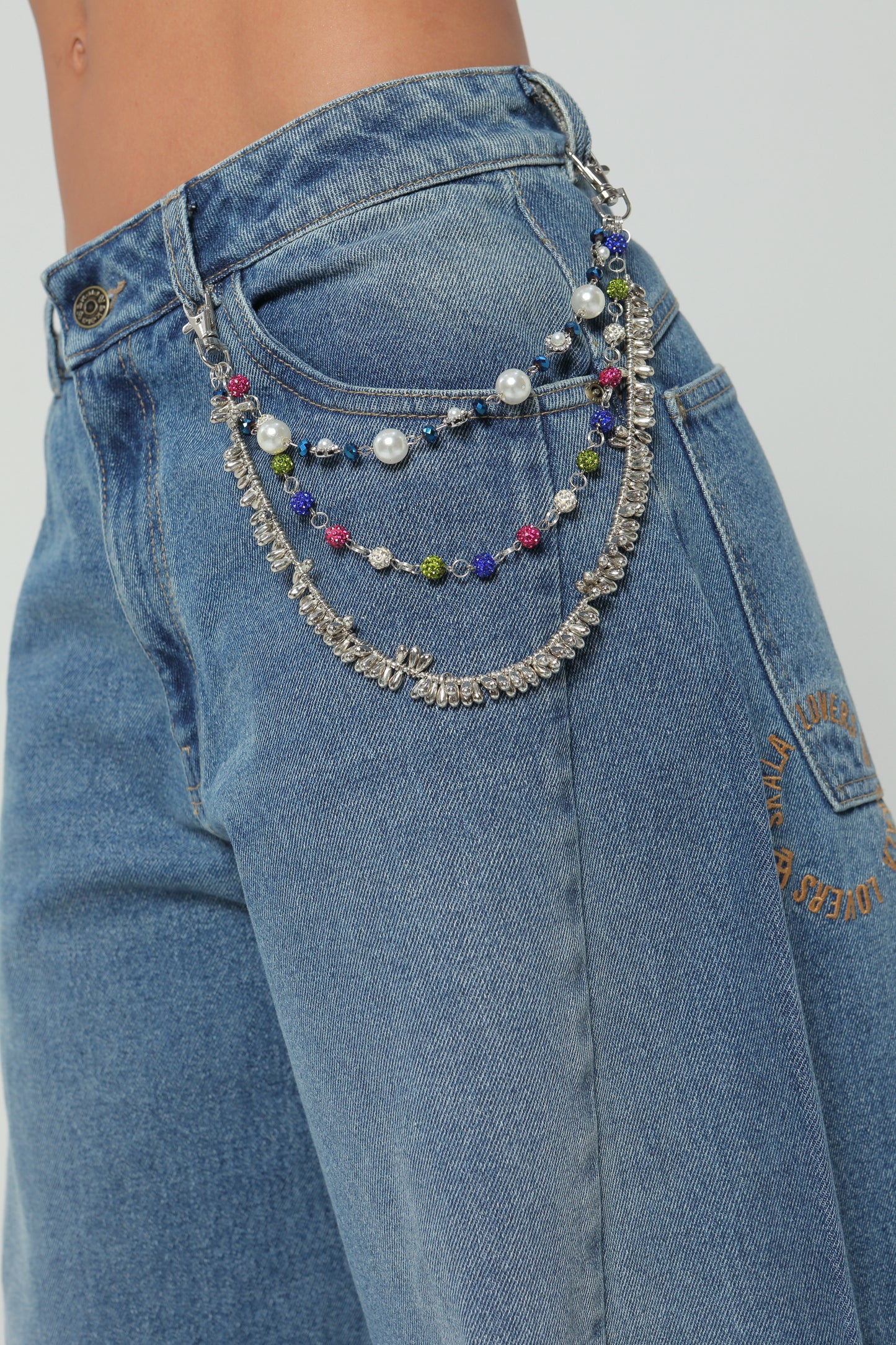 Jeans balloon bordado en bolsillo