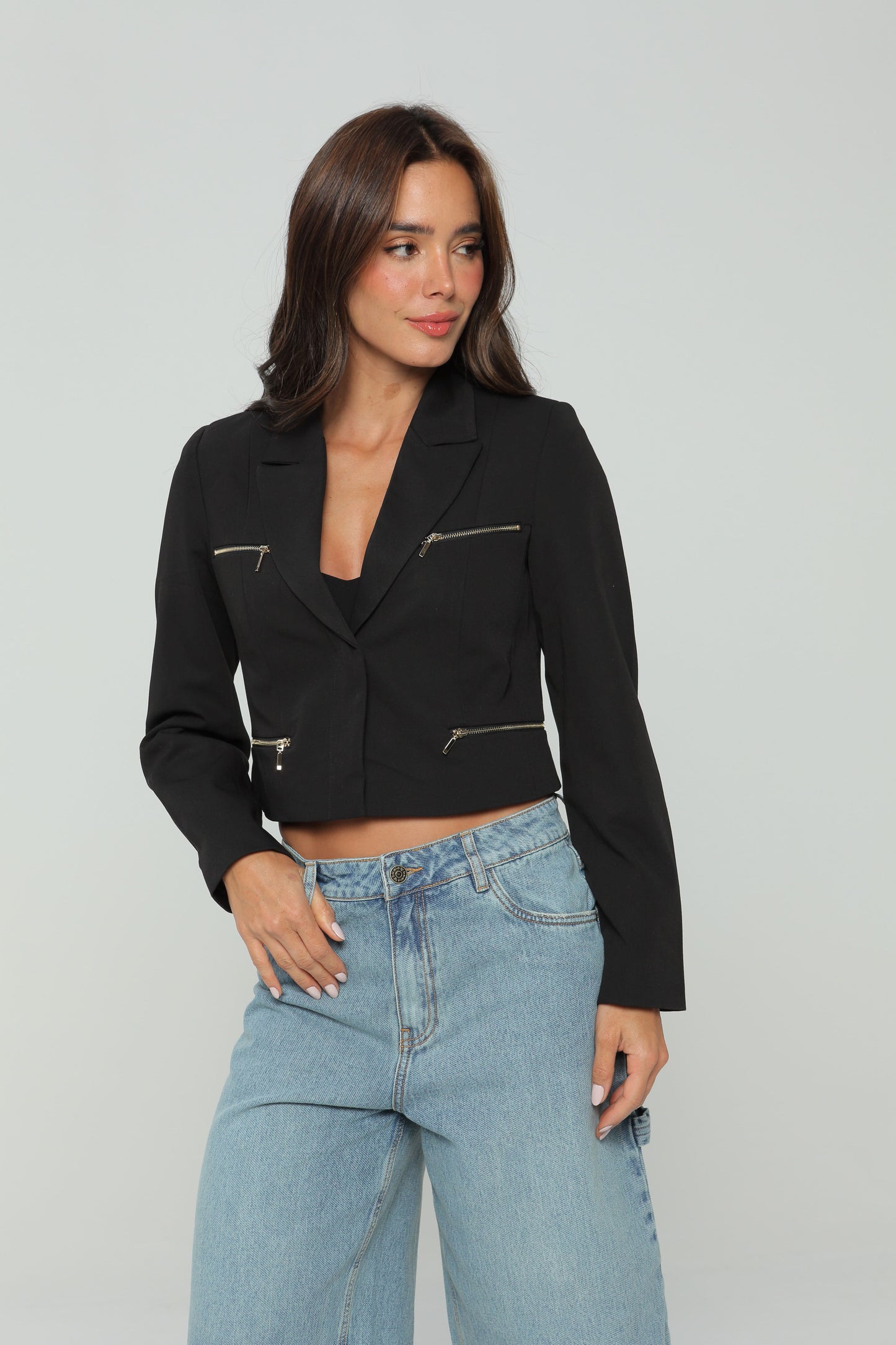Blazer Corto con Cierres Decorativos