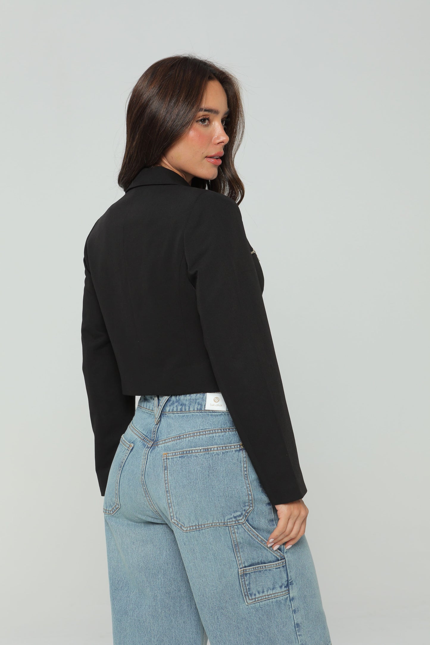 Blazer Corto con Cierres Decorativos