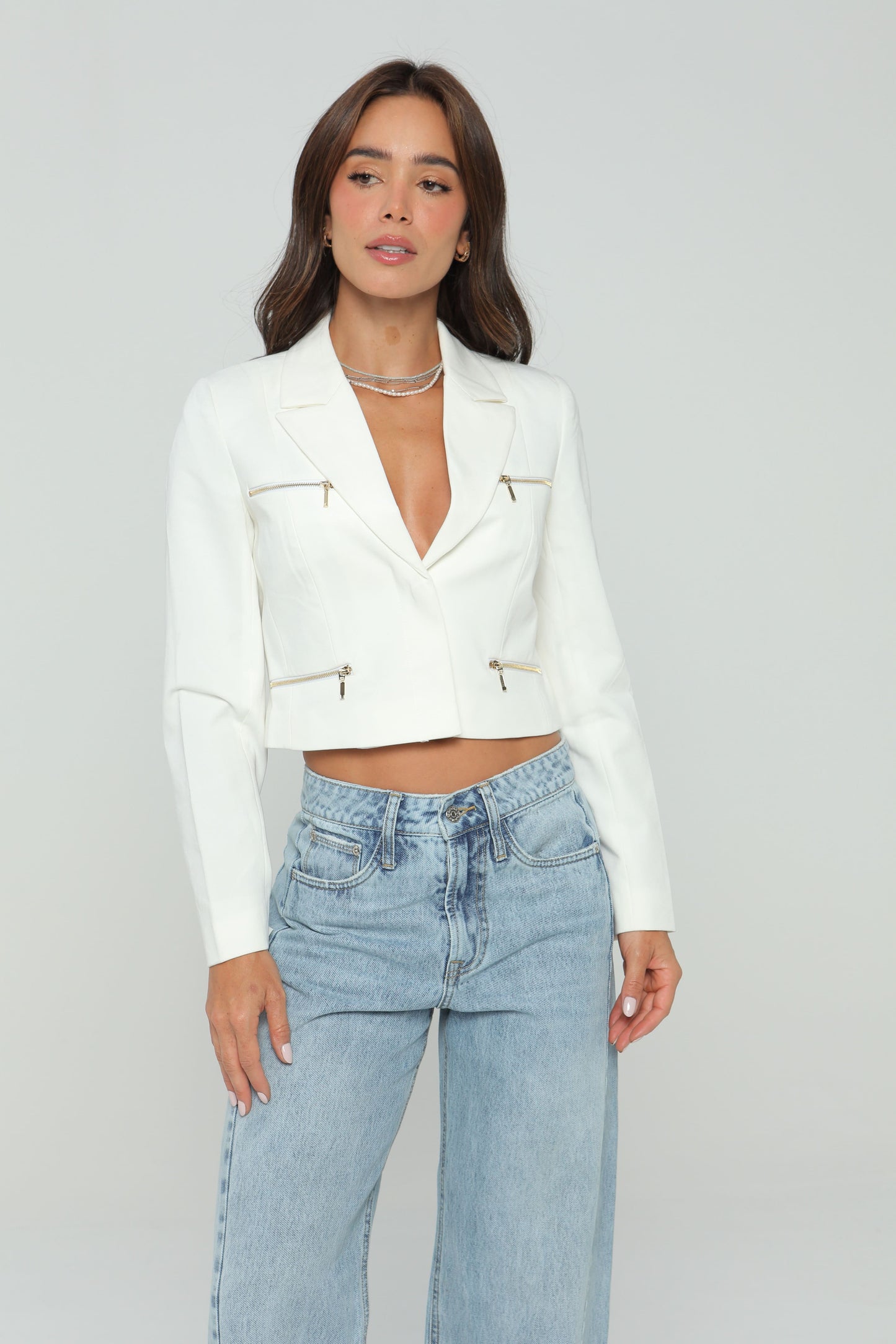 Blazer Corto con Cierres Decorativos