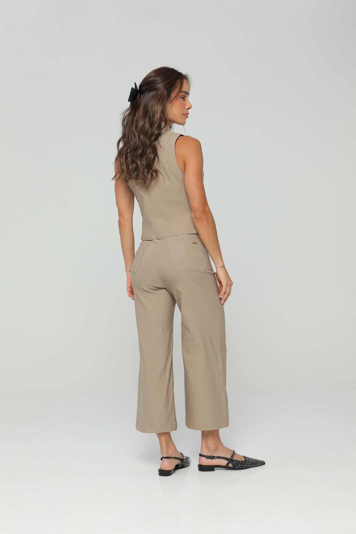 Pantalón culotte con bolsillos en frente